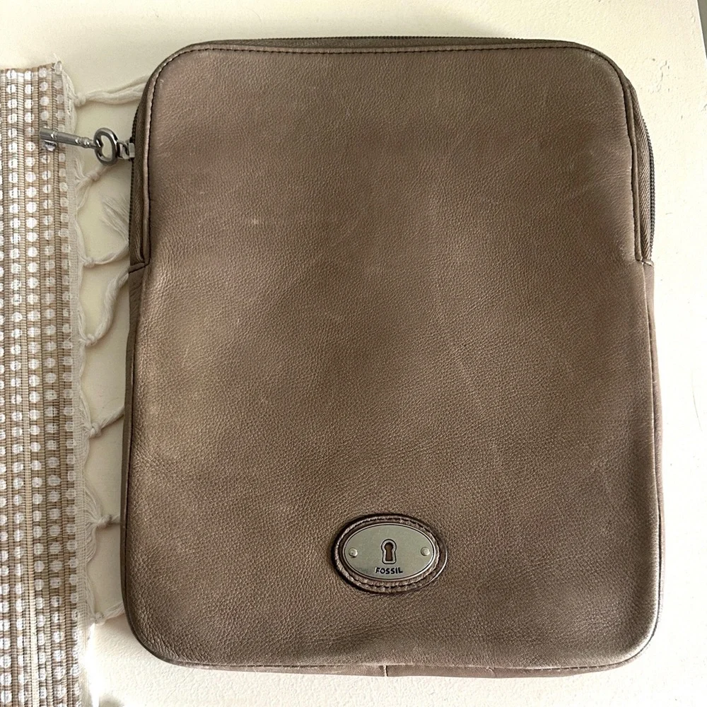 Fossil zip around